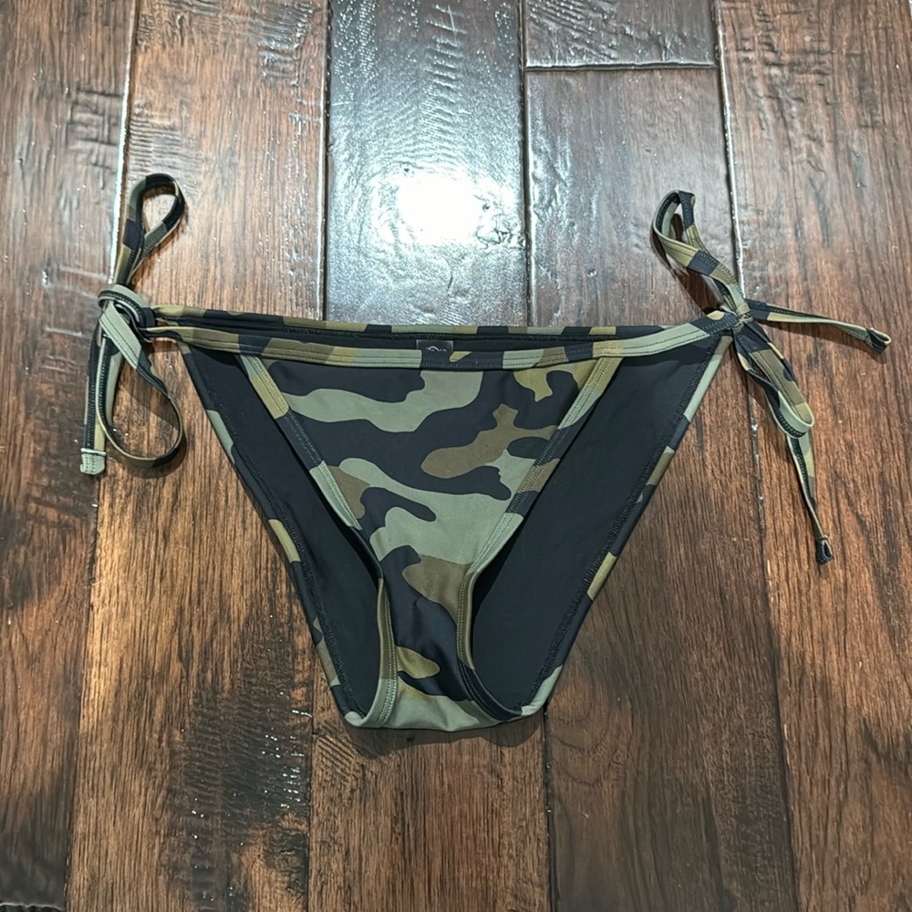 Smart & Sexy Swim camo bikini bottoms size medium